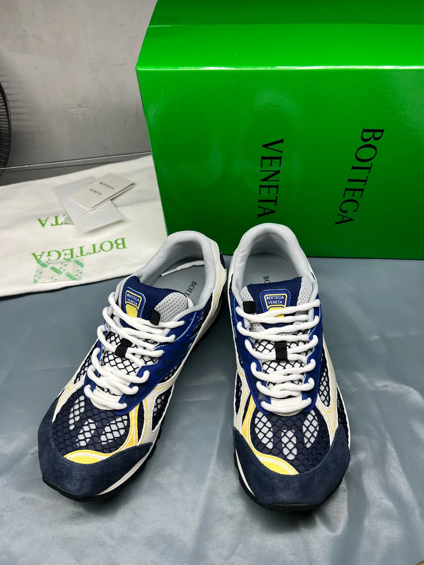👟👟Ex-factory price 600👟👟 Men's size +10 Real photos 🔥🔥BV Orbit sneakers Wang Yibo's same style couple's dad shoes Runner sneakers, made of lightweight technical mesh fabric. Matched with geometric pattern designed rubber outsole, Wang Zha series high version. Look for the package technology. It is actually a lot taller, but the legs are still slim. Very nice, playable and durable. Matched to the standard💯 Package shoe technology. Look for the high version. The outsole is made of color-blocked TPU outsole. Women's model 35 36 37 38 39 40 41 42 (40 41 42 43 44 45 customized) (Customer logo can be accepted without refund or exchange at a favorable price) Equipped with original packaging